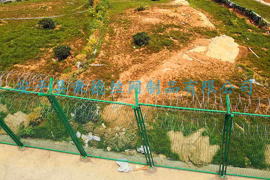 濟(jì)南監(jiān)獄刀片刺繩隔離網(wǎng)